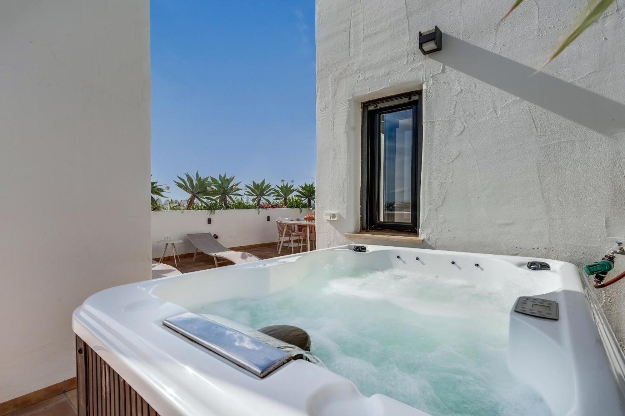 Prachtig Penthouse Met Jacuzzi Apartment Estepona Exterior photo