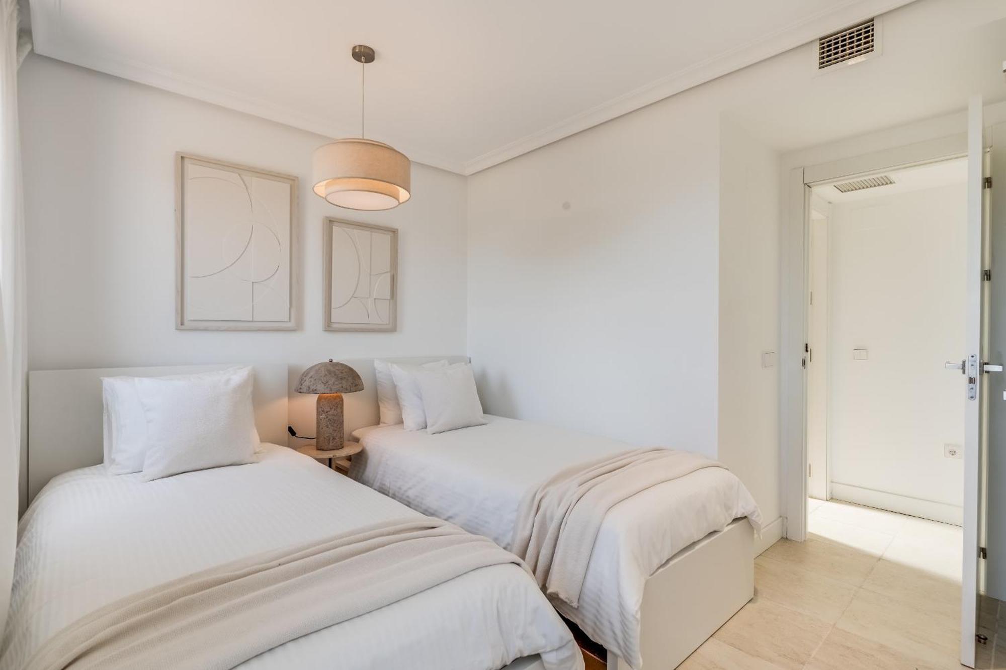 Prachtig Penthouse Met Jacuzzi Apartment Estepona Exterior photo
